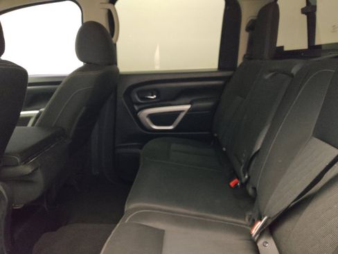 Used 2017 Nissan Titan SV image 18