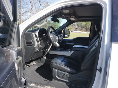 Used 2021 Ford F250 Lariat image 2
