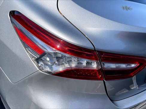 Used 2018 Toyota Camry XLE image 27