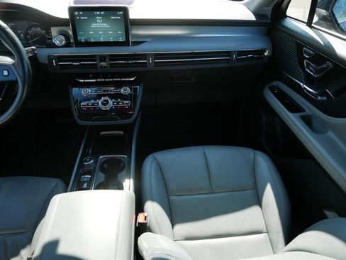 Used 2022 Lincoln Corsair AWD w/ Premium Package image 12