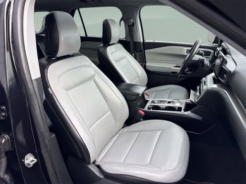 Used 2021 Ford Explorer XLT w/ Equipment Group 202A image 30