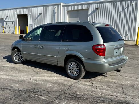 Used 2003 Chrysler Town & Country Limited AWD/4WD image 3