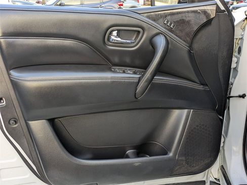 Used 2024 INFINITI QX80 Luxe image 11