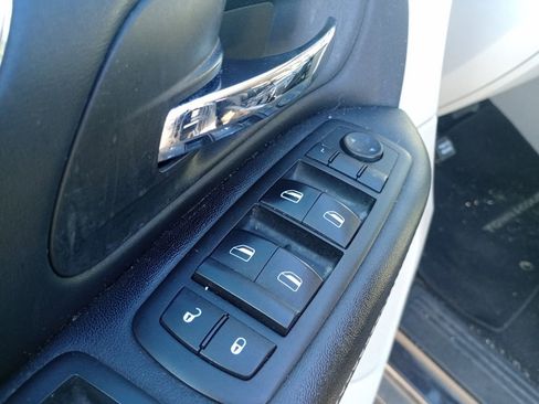 Used 2014 Chrysler Town & Country Touring image 19