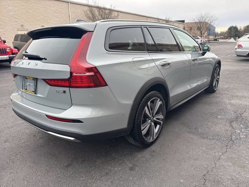 Used 2025 Volvo V60 B5 Cross Country Plus image 13