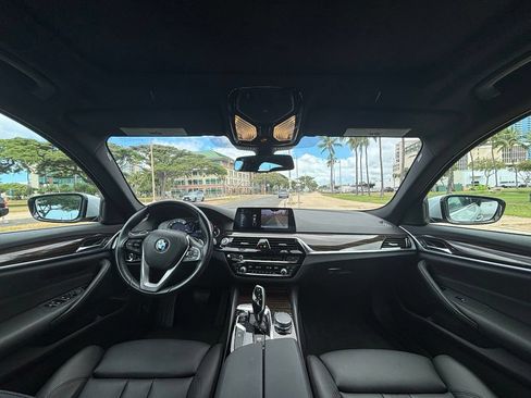 Used 2019 BMW 530e w/ Convenience Package RWD image 12