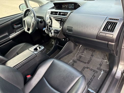 Used 2016 Toyota Prius V Four FWD image 20