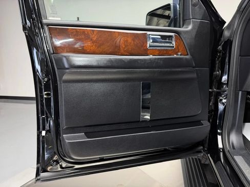 Used 2017 Lincoln Navigator Select AWD/4WD image 27