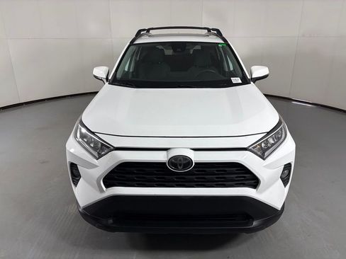 Used 2019 Toyota RAV4 XLE FWD image 3