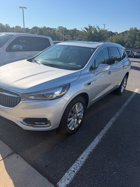 Used 2020 Buick Enclave Essence FWD image 3