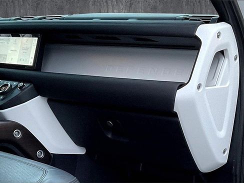 Used 2022 Land Rover Defender 110 SE image 25