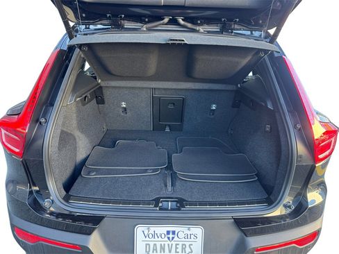 Certified 2025 Volvo XC40 B5 Plus image 5