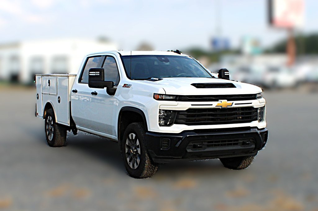 Used 2025 Chevrolet Silverado 2500 Custom w/ Custom Value Package AWD/4WD image 3