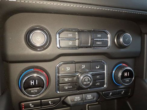 Used 2021 Chevrolet Tahoe Z71 image 23