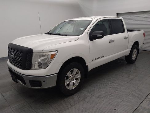 Used 2018 Nissan Titan SV w/ SV Convenience Package AWD/4WD image 2