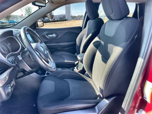 Used 2016 Jeep Cherokee Latitude w/ Comfort & Sound Group image 11