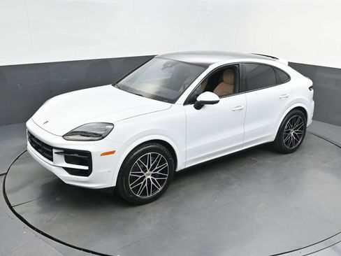 Certified 2025 Porsche Cayenne Coupe AWD/4WD image 27