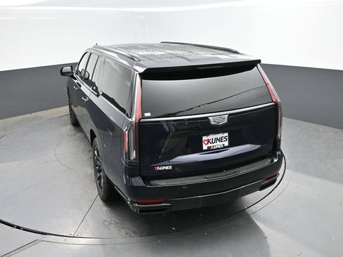 Used 2024 Cadillac Escalade ESV Sport Platinum w/ LPO, ONYX Package AWD/4WD image 37