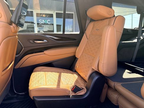 Used 2021 Cadillac Escalade Premium Luxury w/ Driver Assist Tech Package AWD/4WD image 17