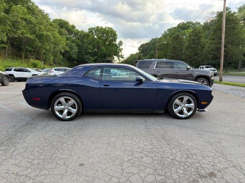 Used 2014 Dodge Challenger R/T RWD image 4