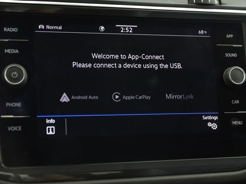 Used 2022 Volkswagen Tiguan SE w/ Panoramic Sunroof Package image 34