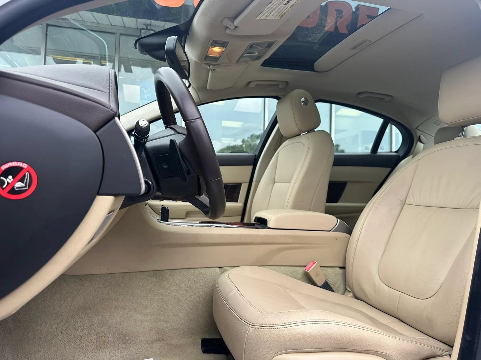 Used 2011 Jaguar XF RWD image 7