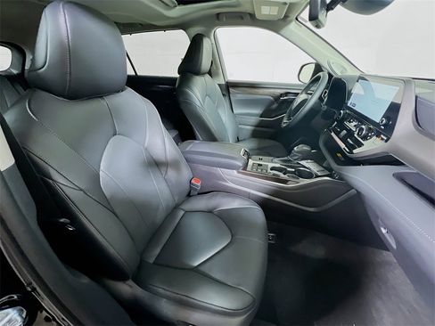 New 2026 Toyota Highlander Limited image 23