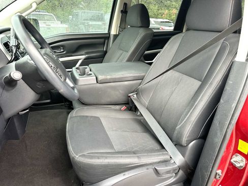 Used 2018 Nissan Titan SV AWD/4WD image 17