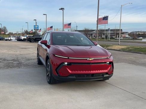 New 2026 Chevrolet Equinox EV LT image 3