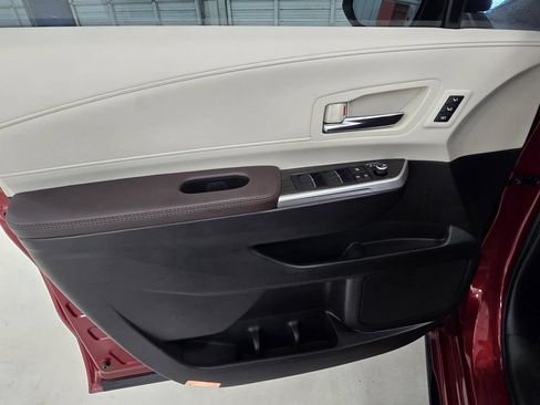 Used 2024 Toyota Sienna Platinum FWD image 15