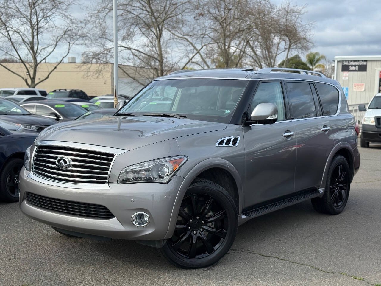 Used 2012 INFINITI QX56 4WD w/ Theater Pkg image 1