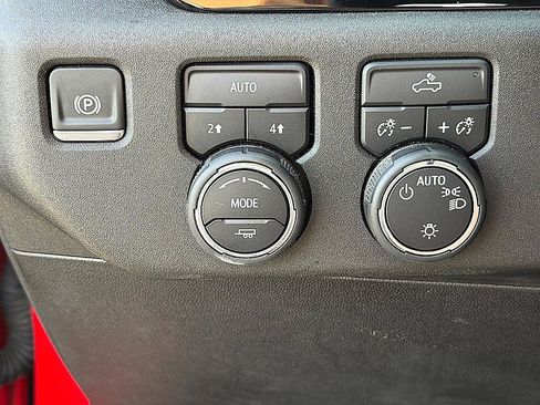 Used 2024 Chevrolet Silverado 1500 LT AWD/4WD image 18