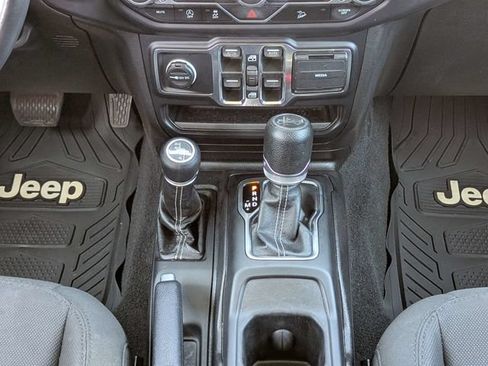 Used 2019 Jeep Wrangler Unlimited Sahara AWD/4WD image 19