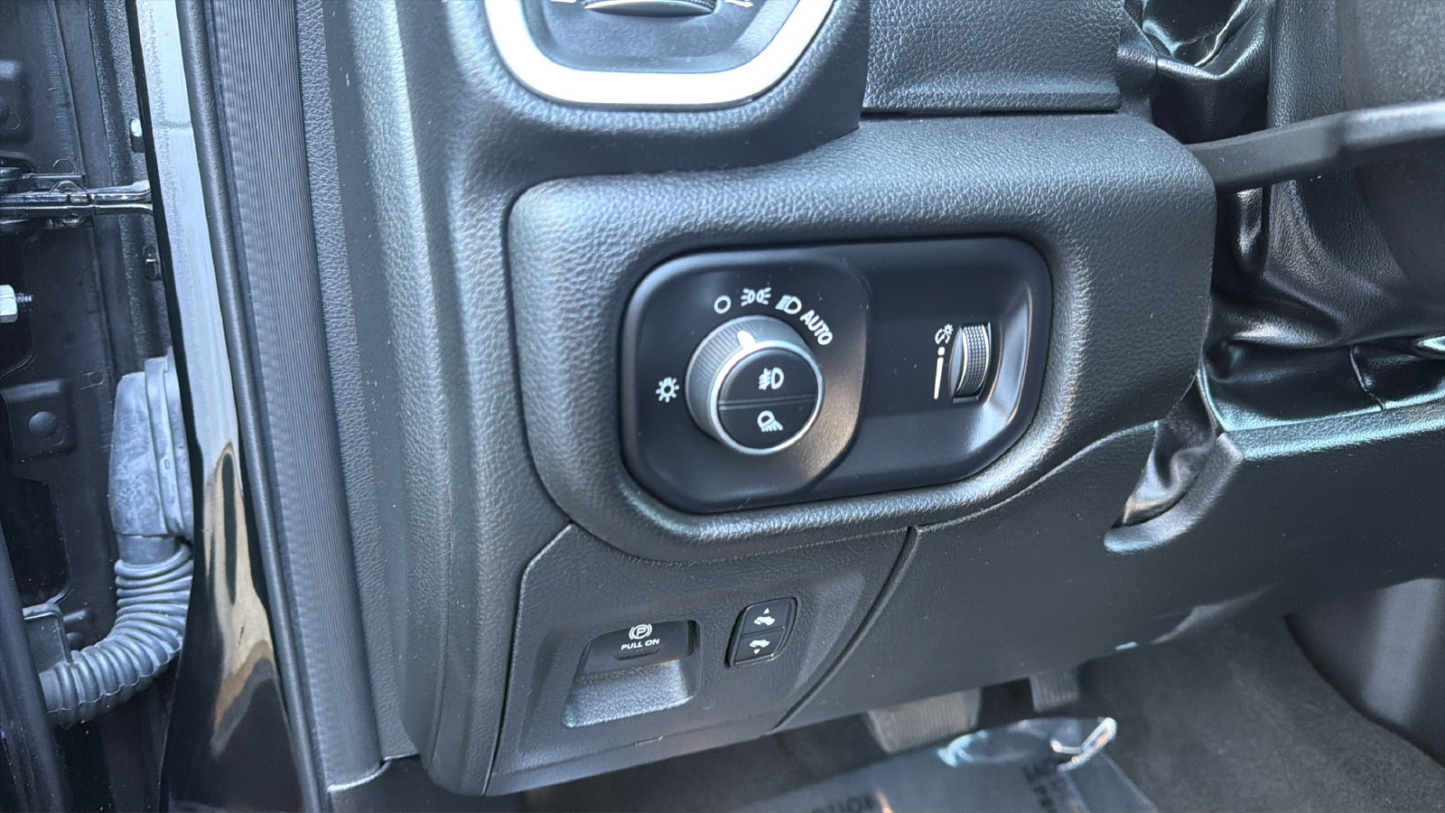 Used 2023 RAM 1500 Big Horn AWD/4WD image 24