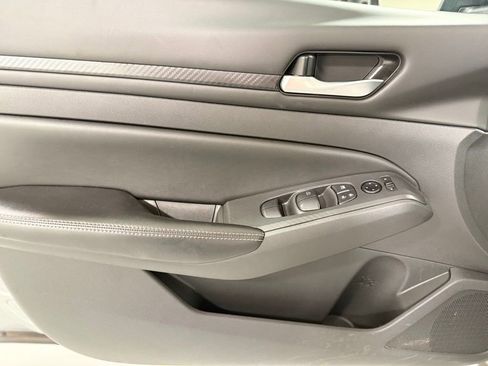 Used 2024 Nissan Altima 2.5 SV image 12