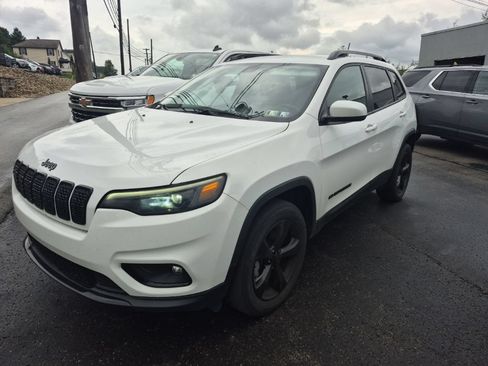 Used 2019 Jeep Cherokee Latitude Plus AWD/4WD image 3