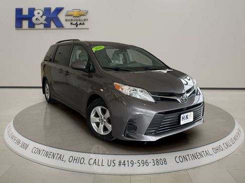 Used 2018 Toyota Sienna LE FWD image 1