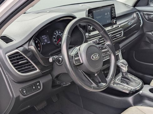 Certified 2021 Kia Seltos EX image 22