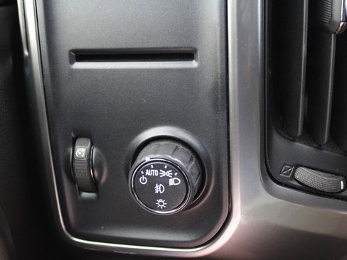 Used 2018 Chevrolet Silverado 1500 LT w/ All Star Edition image 28