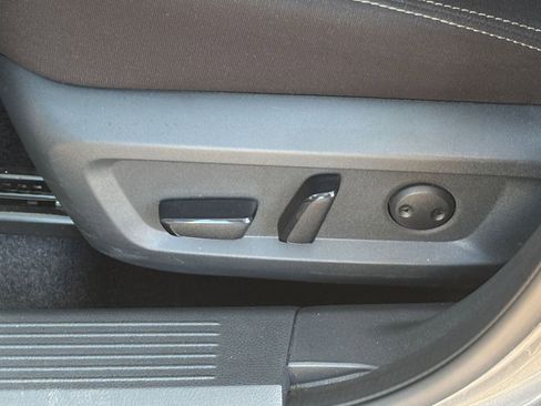 Used 2025 Nissan Rogue SV FWD image 22