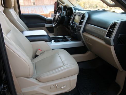 Used 2018 Ford F250 Lariat w/ Lariat Ultimate Package image 41