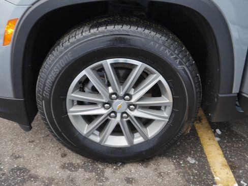 Used 2023 Chevrolet Traverse LT image 33