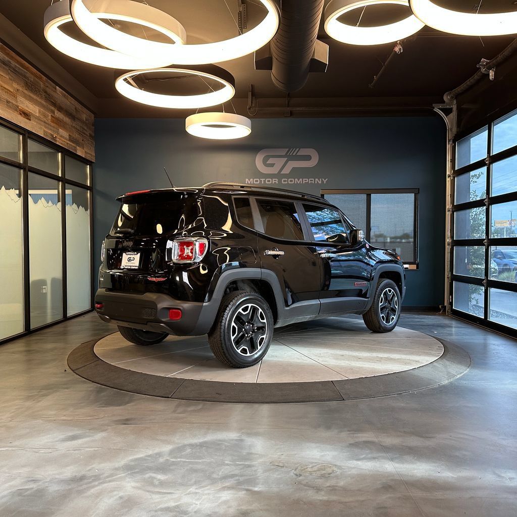 Used 2017 Jeep Renegade Trailhawk w/ Premium Trailhawk Package AWD/4WD image 3