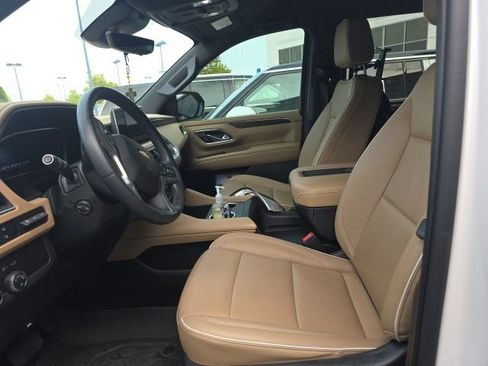 Used 2023 Chevrolet Suburban Premier AWD/4WD image 8