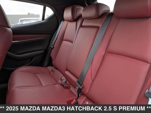 Used 2025 MAZDA MAZDA3 2.5 S Hatchback w/ Premium Pkg image 19