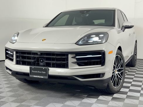 Certified 2024 Porsche Cayenne AWD/4WD image 1