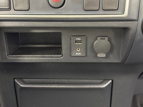 Used 2017 Nissan Titan S image 24