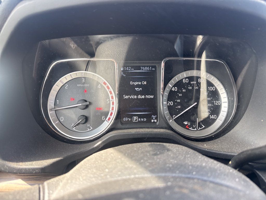 Used 2017 Nissan Titan SL AWD/4WD image 22