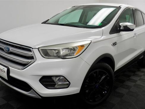 Used 2017 Ford Escape SE image 45