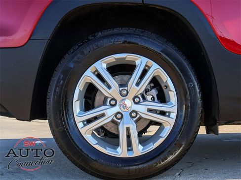 Used 2024 GMC Terrain SLE image 9